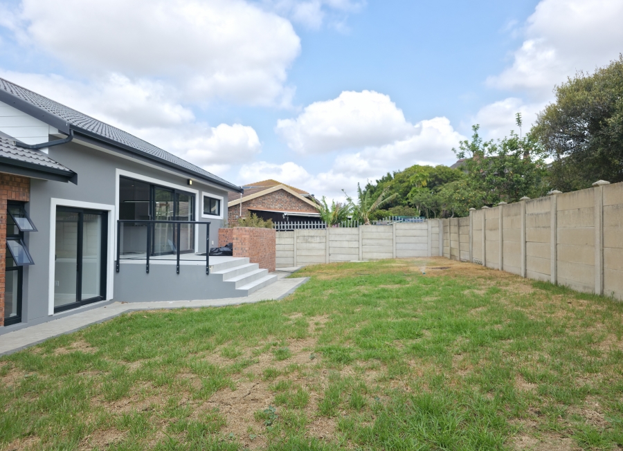 3 Bedroom Property for Sale in Wavecrest Eastern Cape